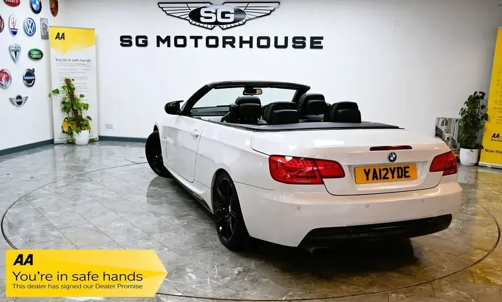 Begagnad BMW 320 Cabriolet M Sport 184 HK (135 kW) 2012 Vit Cab