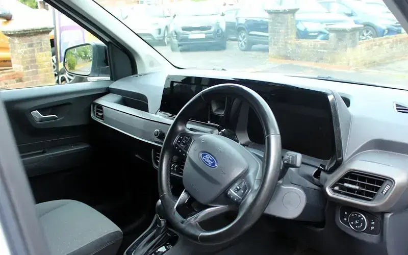 Used Ford Transit Courier Limited 125 HP (91 kW) 2024 White Van