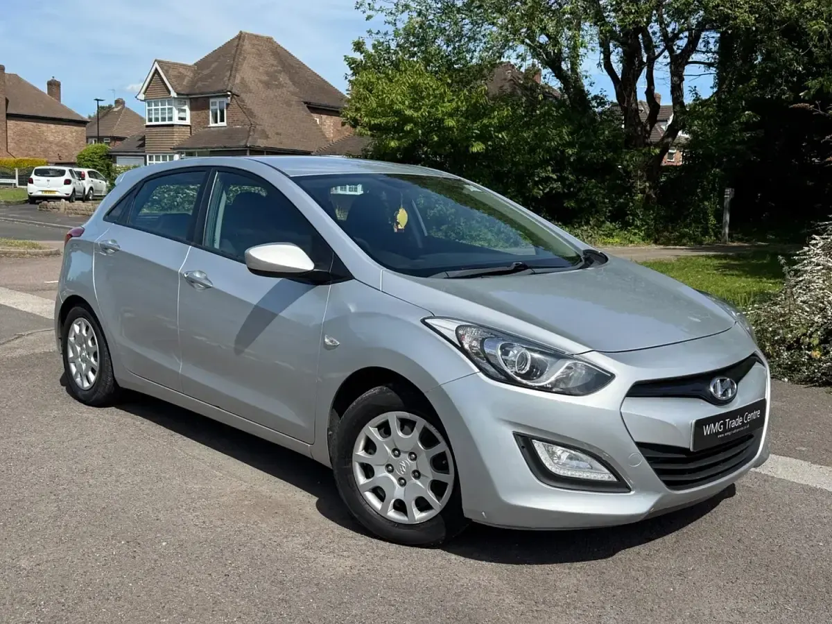 Used Hyundai i30 Classic 100 HP (73 kW) 2015 Silver Hatchback
