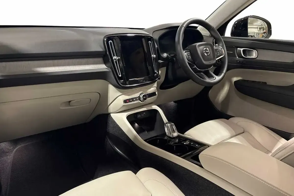 Used Volvo XC40 Ultra 194 HP (142 kW) 2025 Blue SUV