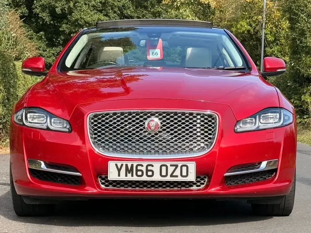 Used Jaguar XJ Portfolio 300 HP (220 kW) 2017 Red Sedan