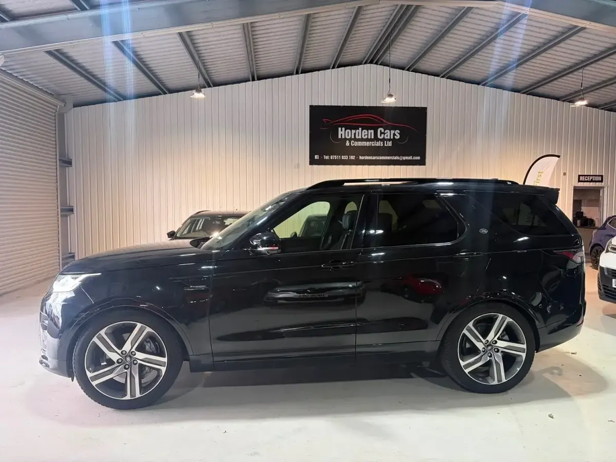 Used Land Rover Discovery 5 HSE Dynamic 2024 Black SUV