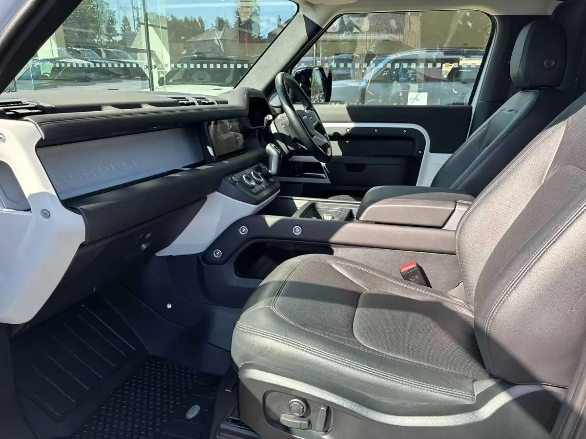 Used Land Rover Defender SE 2024 White SUV
