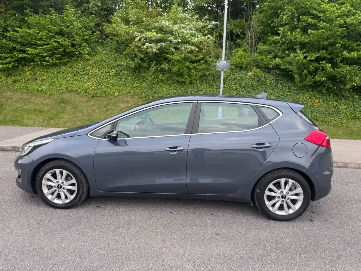 Używany Kia Ceed 136 KM (100 kW) 2018 Niebieski Hatchback