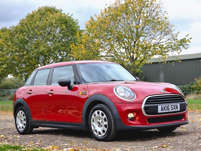 Used Mini ONE Hatch 102 HP (75 kW) 2016 Red Hatchback