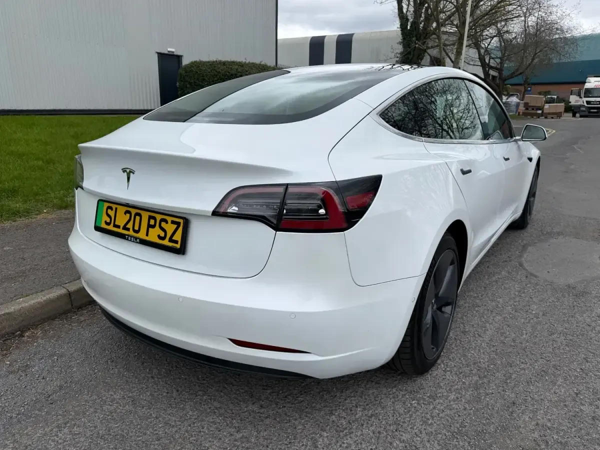 Usado Tesla Model 3 Standard Range 239 kW (325 HP) 2020 Branco Sedan