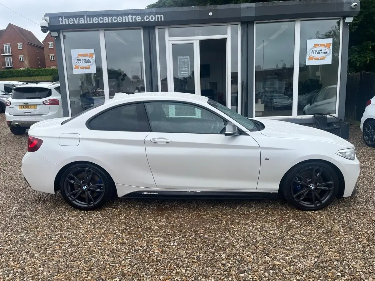 Used BMW M235 Advantage 2016 White Coupe