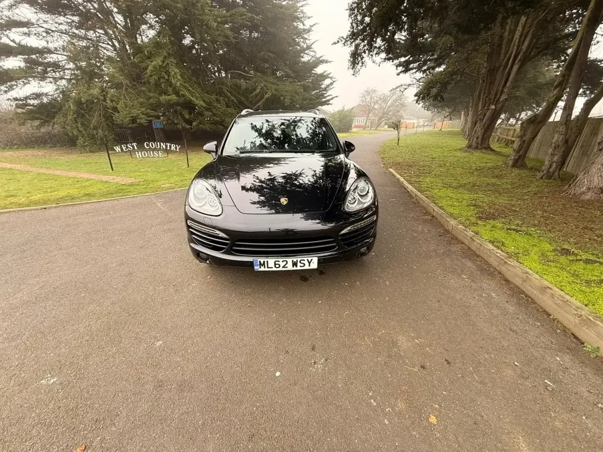 Usado Porsche Cayenne 245 HP (180 kW) 2012 Preto SUV