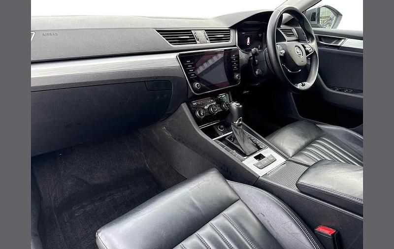 Used Skoda Superb SE Technology 214 HP (157 kW) 2021 Grey Estate