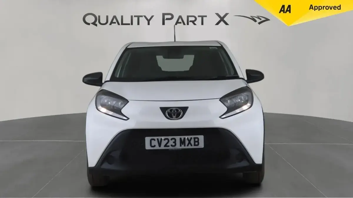 Used Toyota Aygo X PURE 72 HP (52 kW) 2023 White SUV