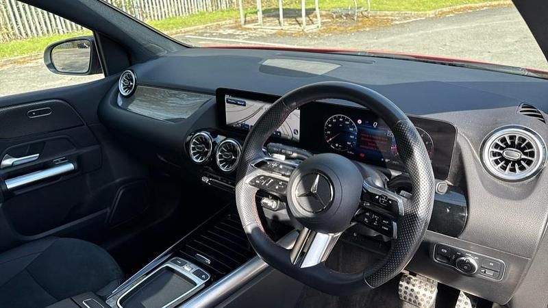 Used Mercedes B200 Executive 163 HP (119 kW) 2023 Red MPV