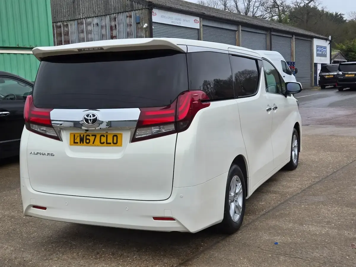 Used Toyota Alphard 180 HP (132 kW) 2017 White MPV