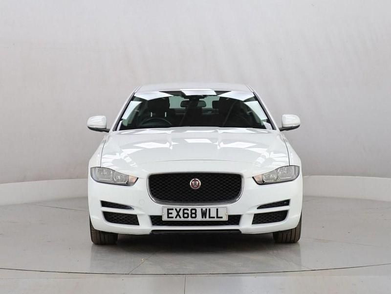 Used Jaguar XE Prestige 180 HP (132 kW) 2018 White Sedan