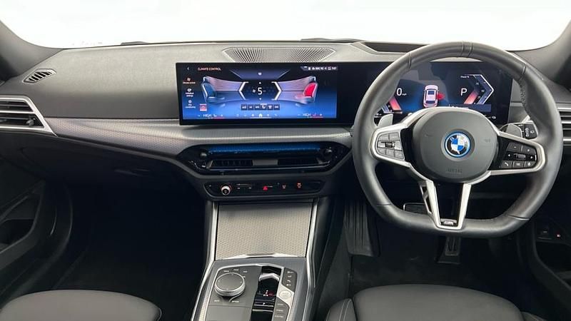 Used BMW 330e M Sport 288 HP (211 kW) 2025 White Estate