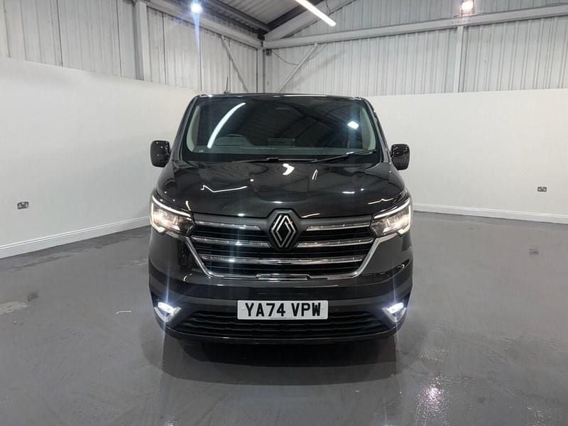 Used Renault Trafic 150 HP (110 kW) 2024 Black MPV