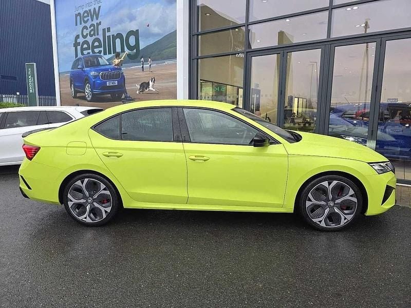 Used Skoda Octavia vRS 261 HP (191 kW) 2025 Hyper green Hatchback