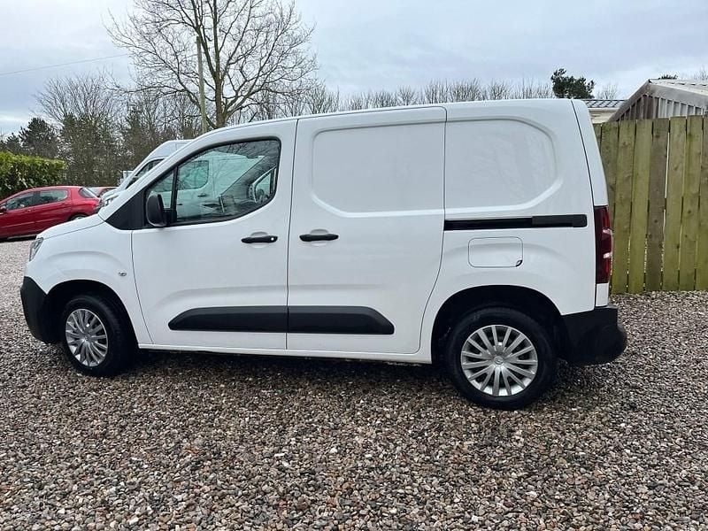 Used Citroën Berlingo 75 HP (55 kW) 2021 White MPV