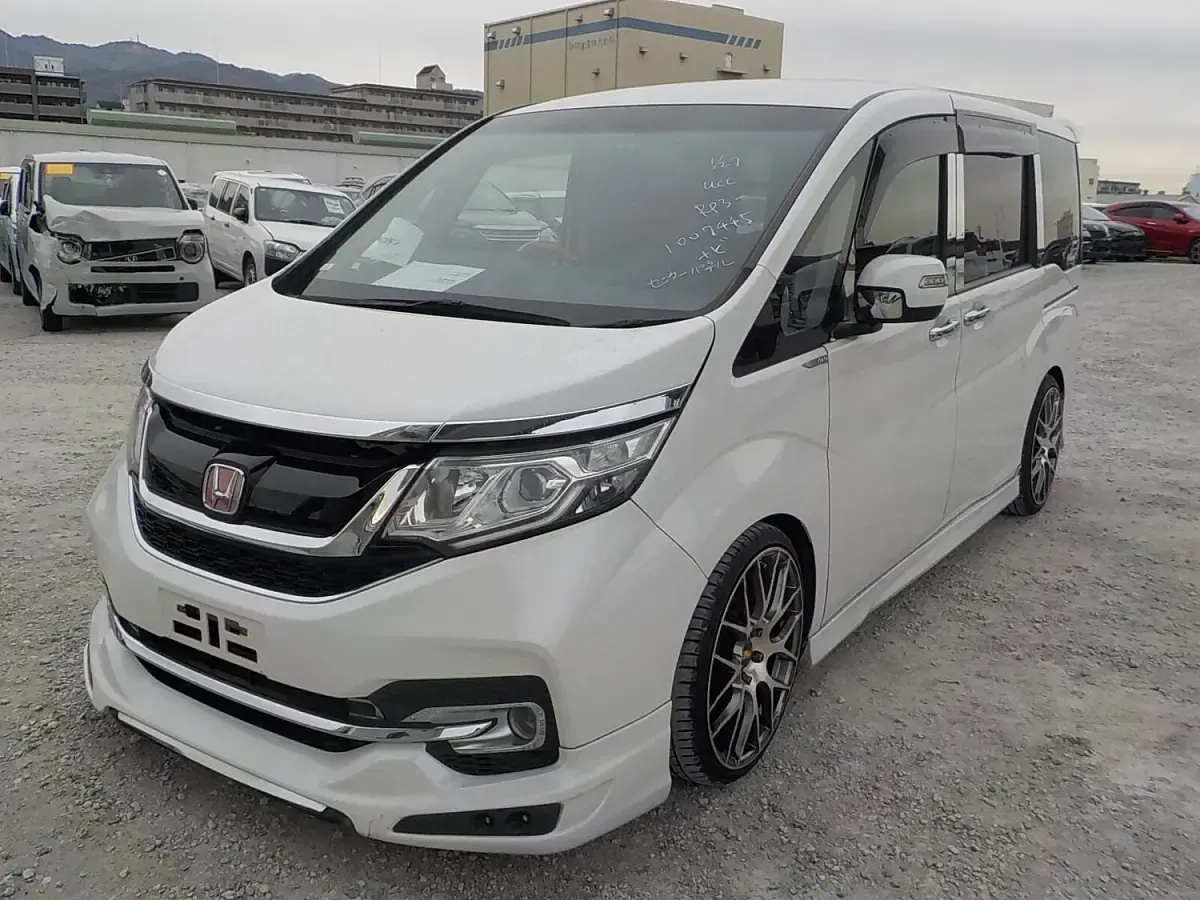 Used Honda Stepwgn 2015 White MPV