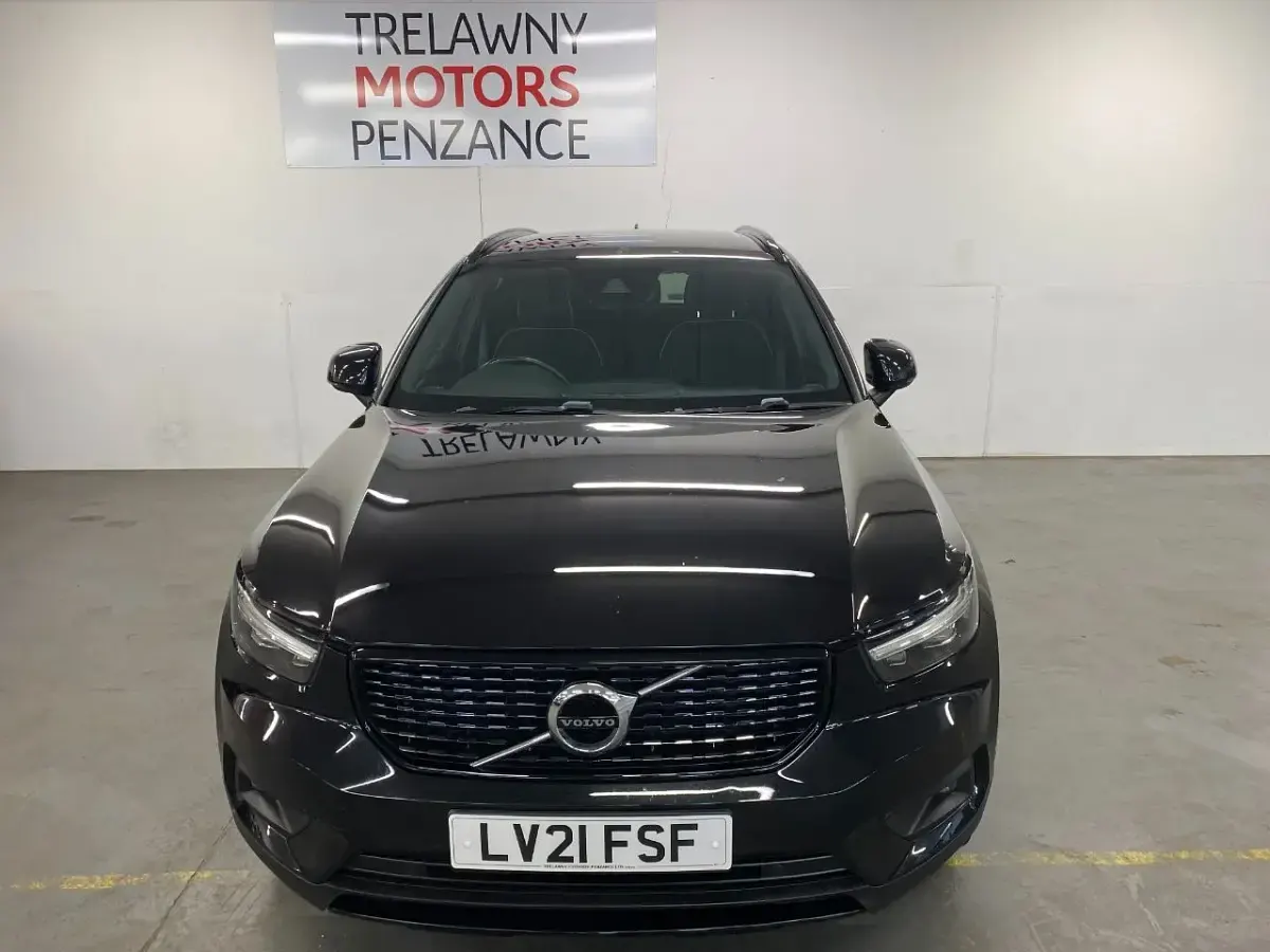 Used Volvo XC40 R-Design 163 HP (119 kW) 2021 Black SUV