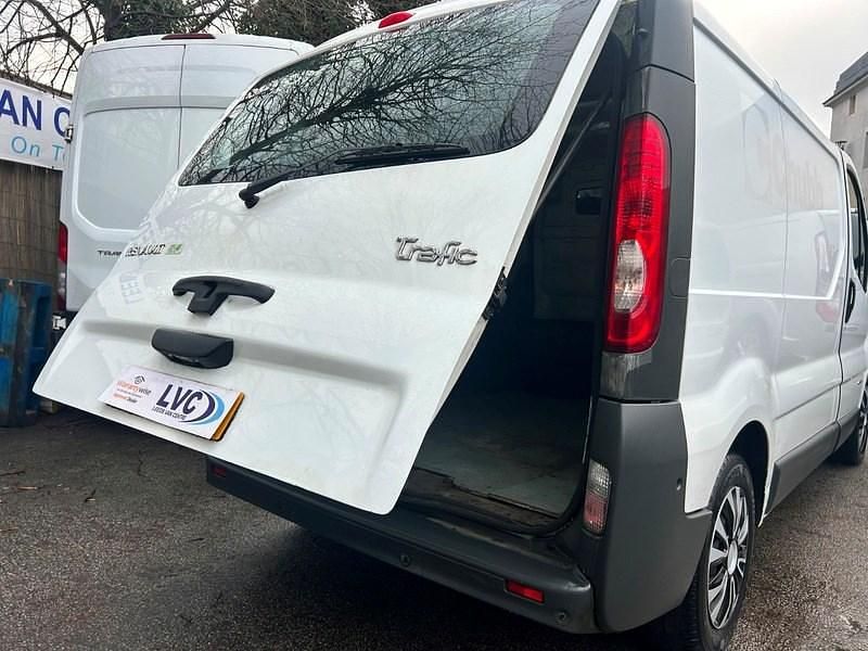 Used Renault Trafic 115 HP (84 kW) 2011 White MPV
