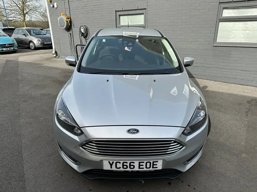 Begagnad Ford Focus Titanium 120 HK (88 kW) 2016 Silver Halvkombi