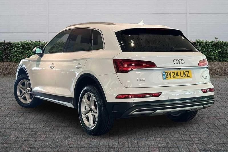 Used Audi Q5 Sport 200 HP (147 kW) 2024 White SUV