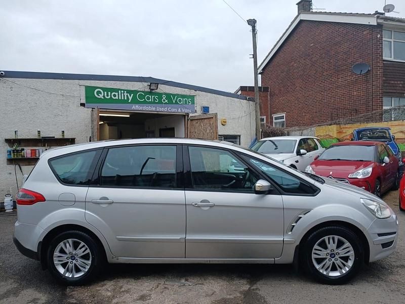 Begagnad Ford S-MAX Zetec 140 HK (102 kW) 2012 Silver Minibuss