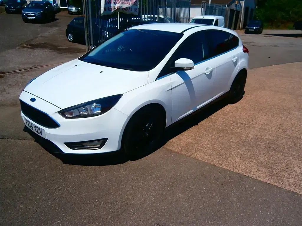 Used Ford Focus Zetec 120 HP (88 kW) 2015 White Hatchback