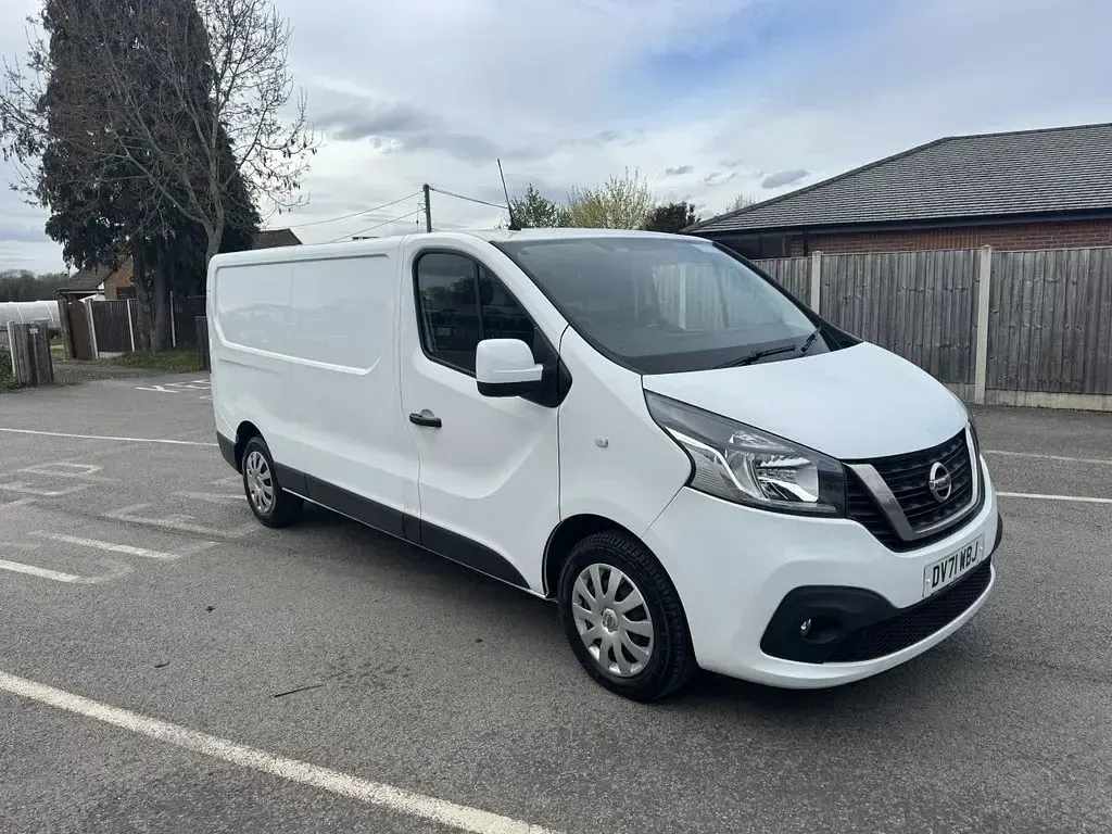 Used Nissan NV300 Acenta 120 HP (88 kW) 2021 White Van