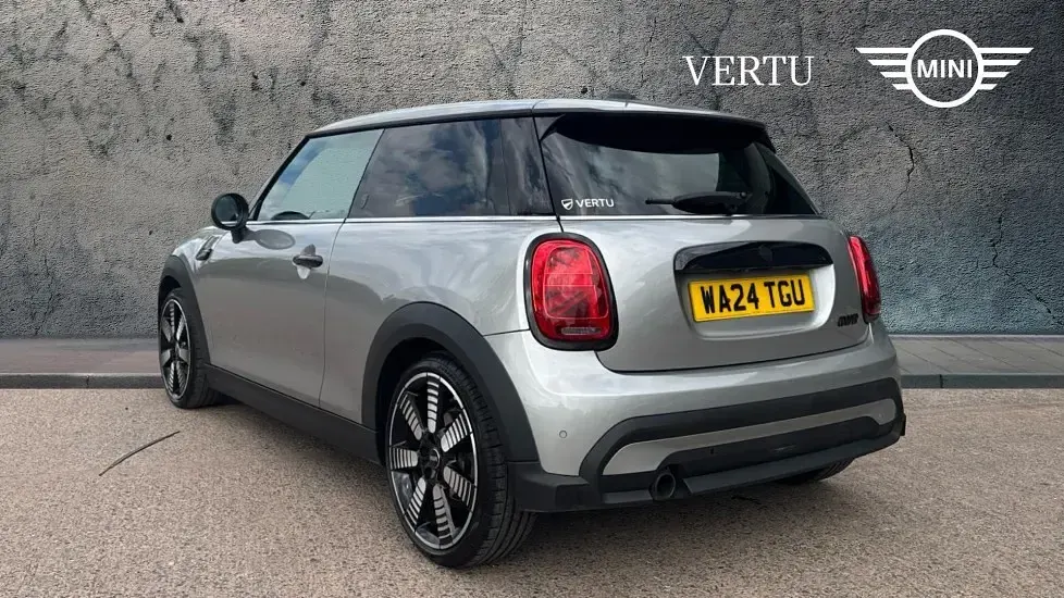 Używany Mini Cooper Exclusive 134 KM (98 kW) 2024 Srebrny Hatchback