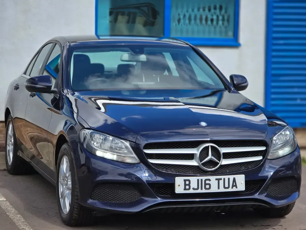 Used Mercedes C200 SE 2016 Blue Sedan