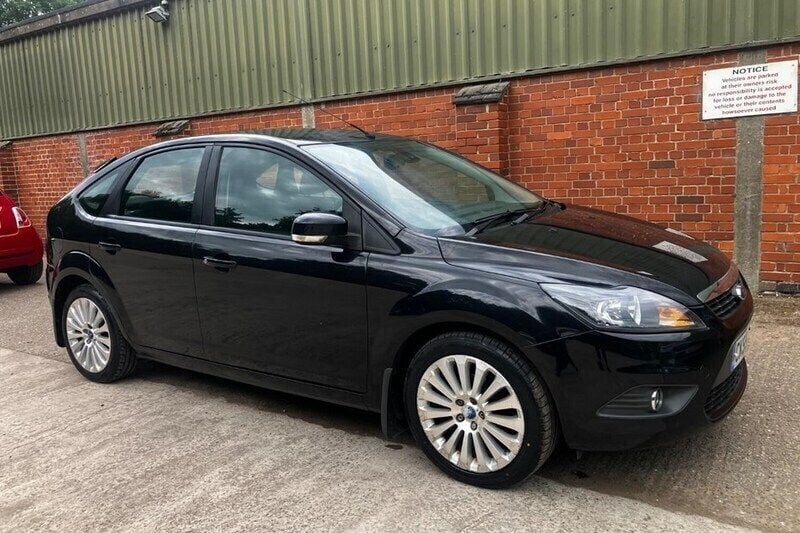 Black Used 2009 Ford Focus Titanium Hatchback | £1,895 (Good price) - Image 1/1