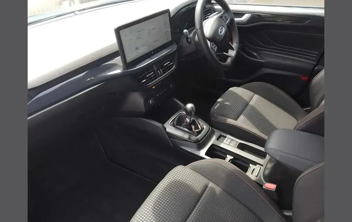 Used Ford Focus ST-Line 123 HP (90 kW) 2024 Blue Estate