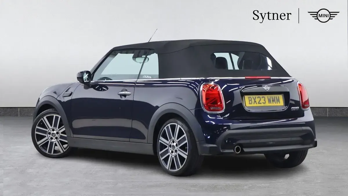 Usado Mini Cooper Exclusive 134 CV (98 kW) 2023 Negro Utilitario