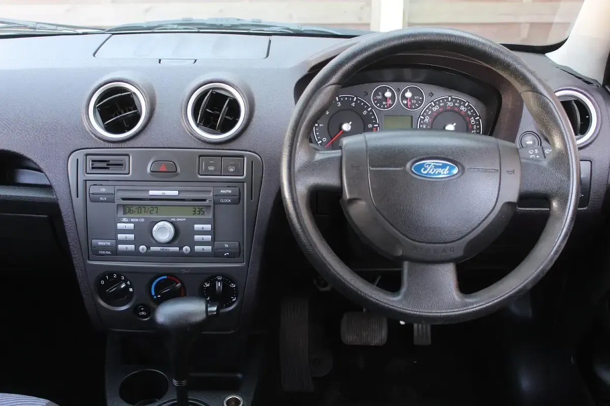 Used Ford Fusion Zetec 101 HP (74 kW) 2008 Blue Hatchback
