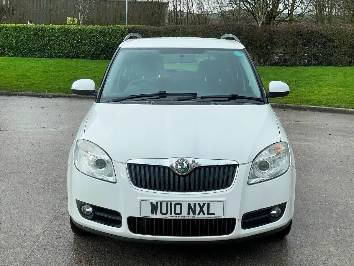 Used Skoda Fabia 105 HP (77 kW) 2010 White Estate