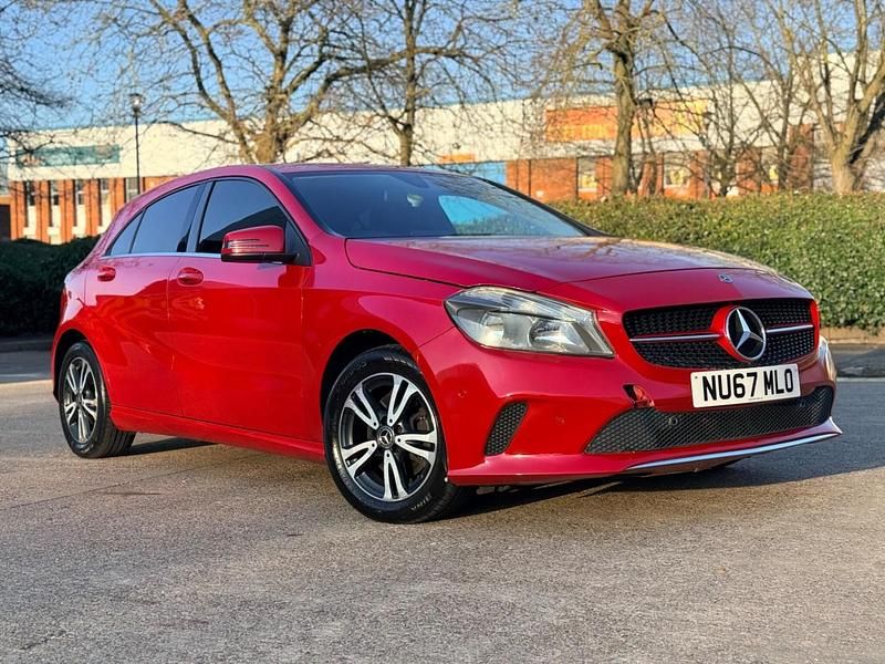 Begagnad Mercedes A160 Executive 2017 Röd Halvkombi