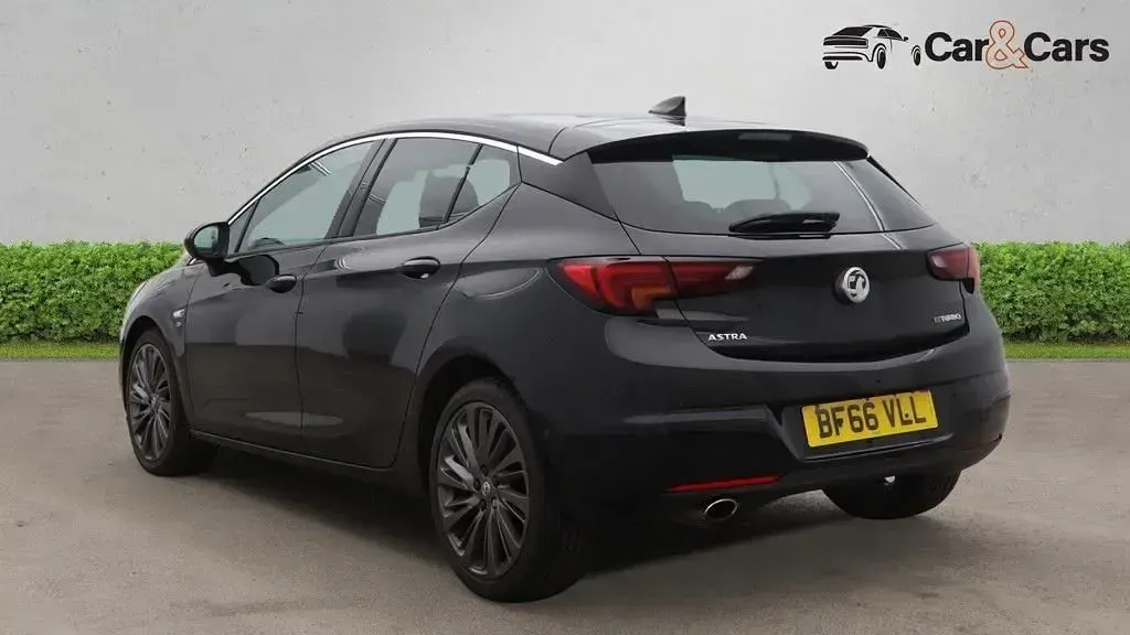 Used Vauxhall Astra Elite 160 HP (117 kW) 2017 Black Hatchback