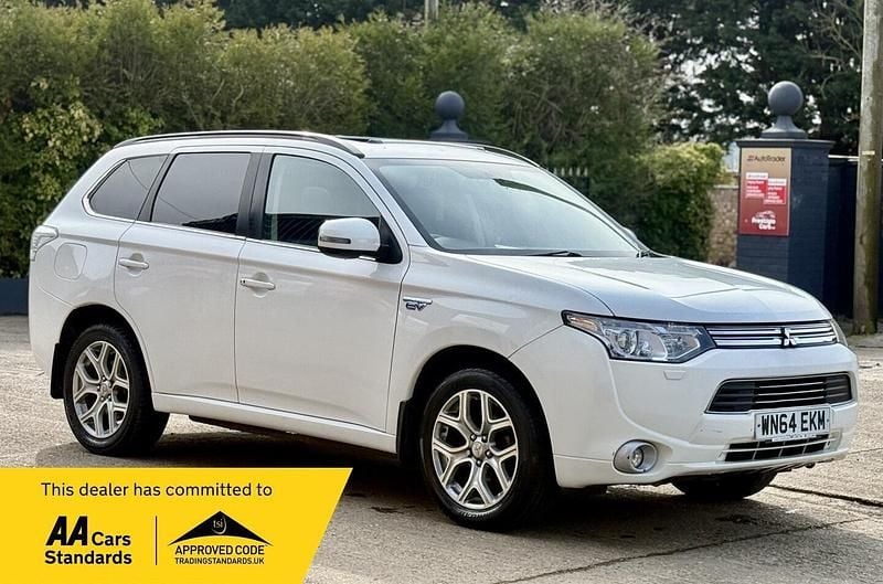 Used Mitsubishi Outlander P-HEV 2014 White SUV