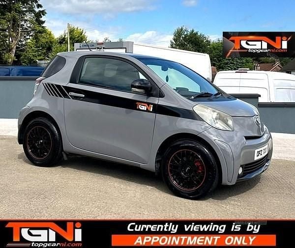 Used Toyota iQ 68 HP (50 kW) 2010 Silver Hatchback