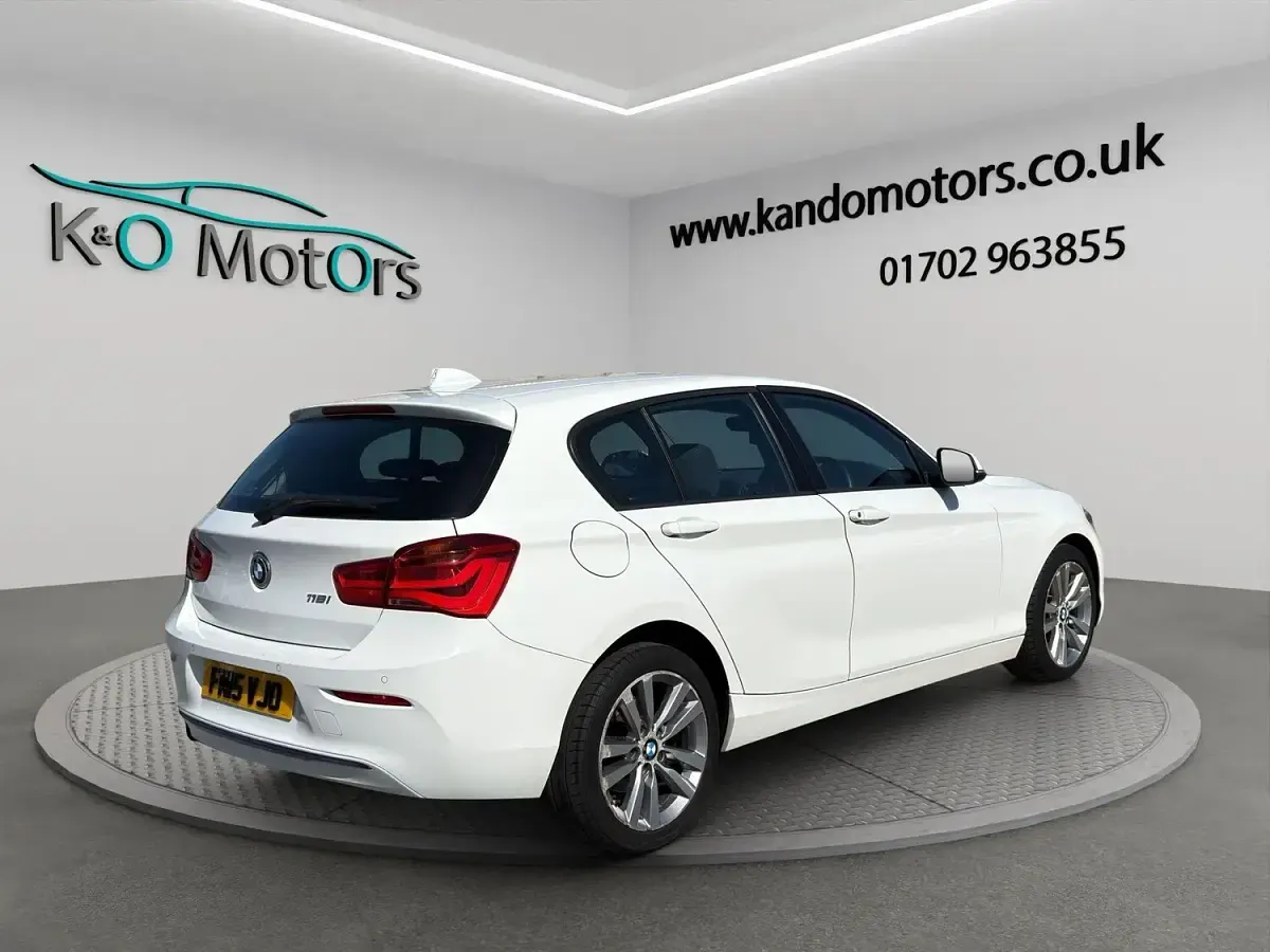 Used BMW 118 Sport Line 2015 White Hatchback