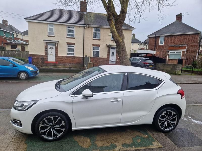 Used DS Automobiles DS4 Prestige 150 HP (110 kW) 2016 White Hatchback