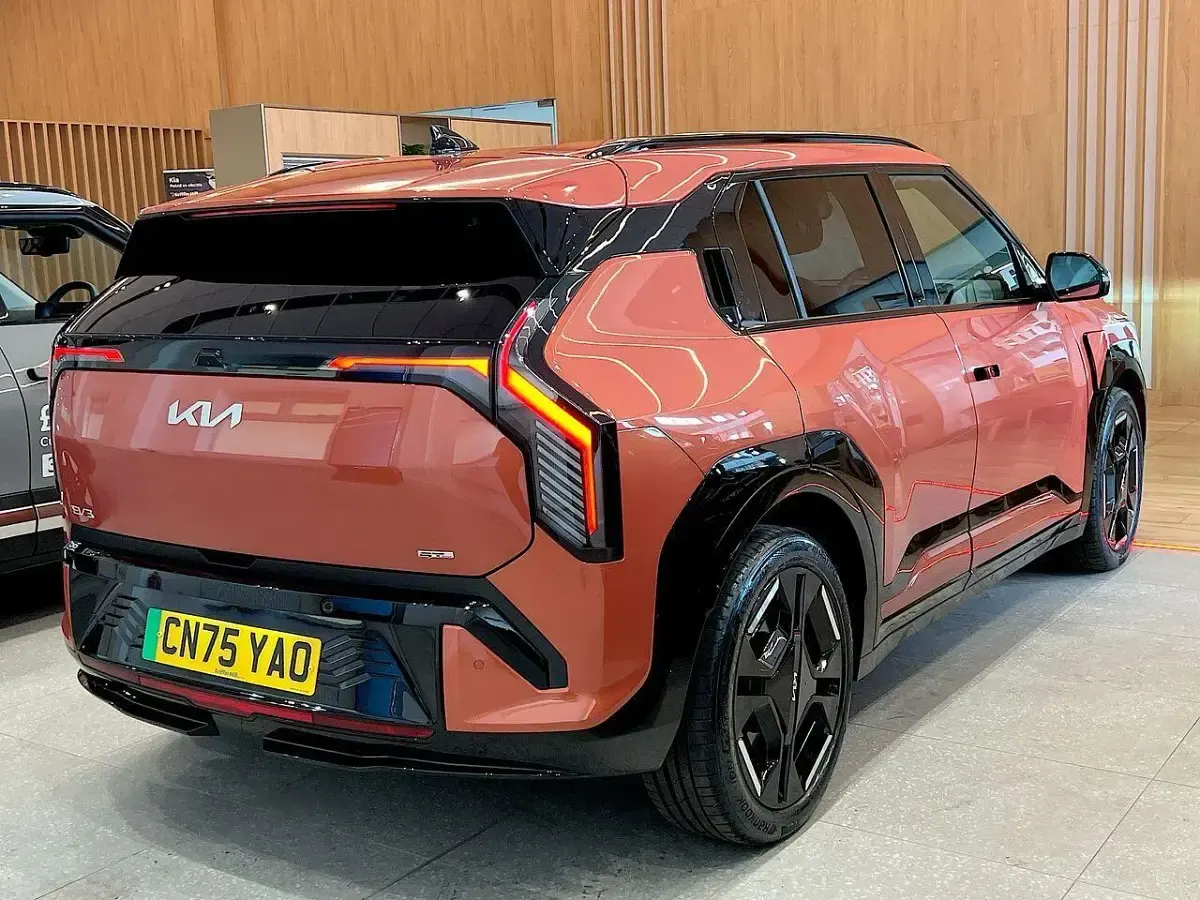 Used Kia EV3 GT-Line 147 kW (201 HP) 2025 Orange SUV