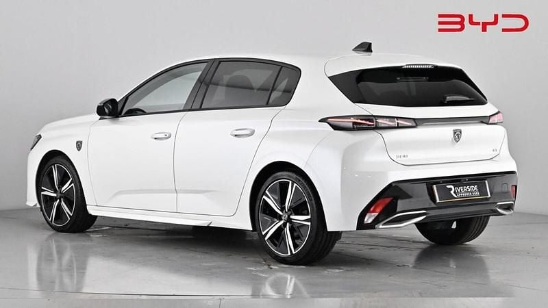 Used Peugeot 308 GT 131 HP (96 kW) 2022 Arctic white Hatchback