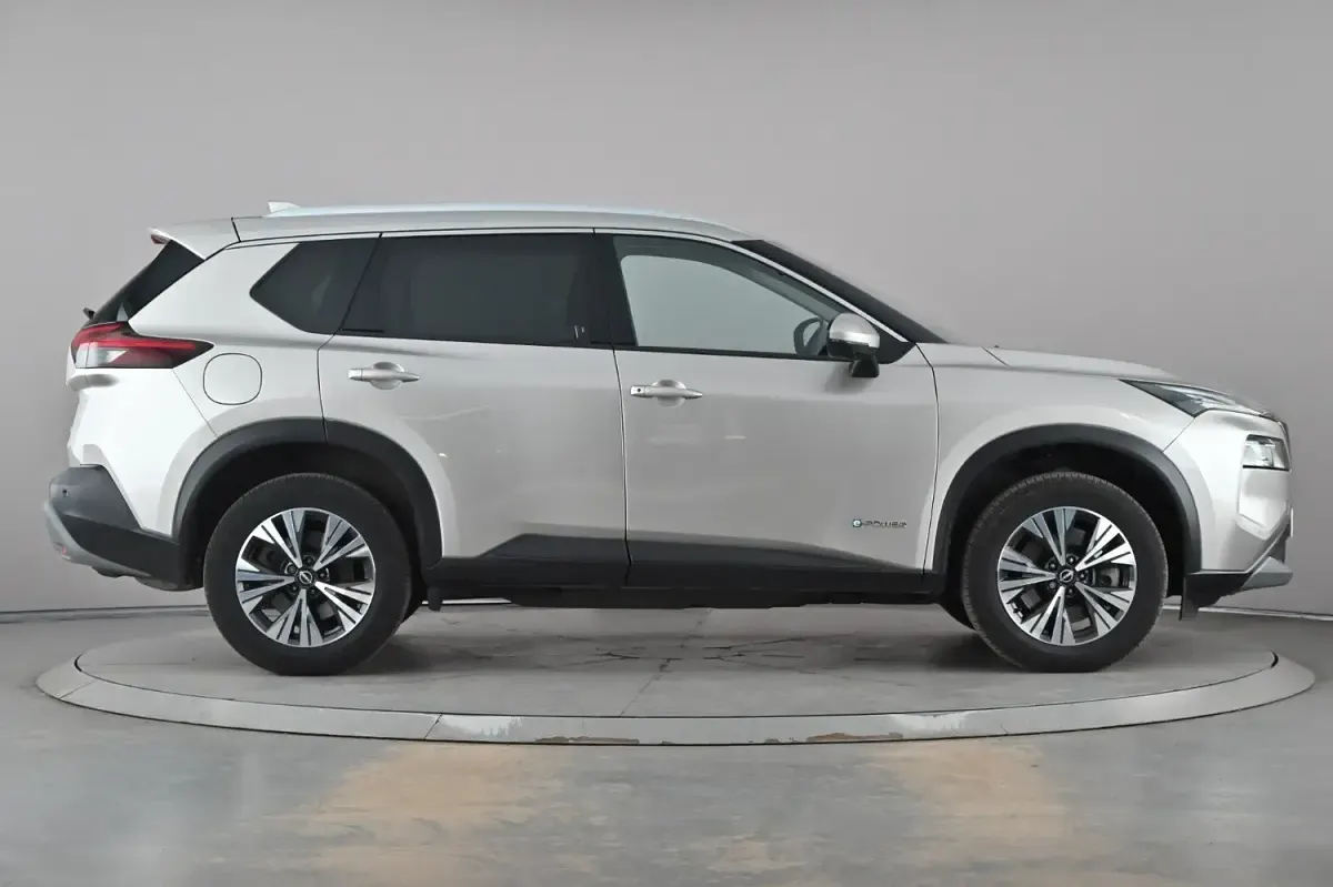 Used Nissan X-Trail N-Connecta 213 HP (156 kW) 2024 Silver SUV