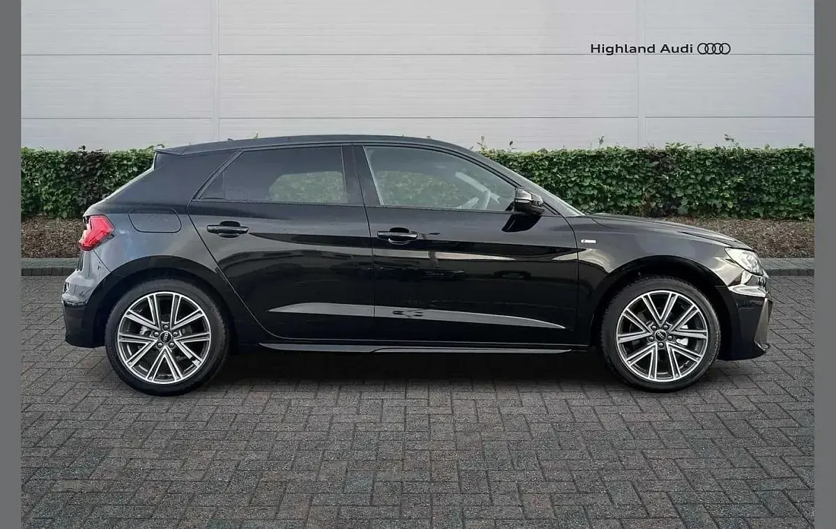 Ny Audi A1 S-Line 113 HK (83 kW) 2025 Svart SUV