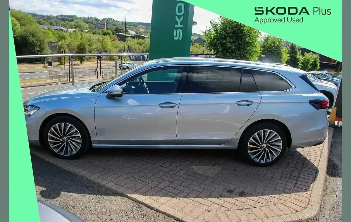 Used Skoda Superb LAURIN & KLEMENT 190 HP (139 kW) 2024 Pebble silver metallic Estate
