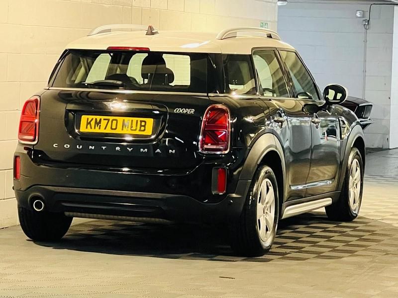 Begagnad Mini Cooper Classic 2020 Svart Halvkombi