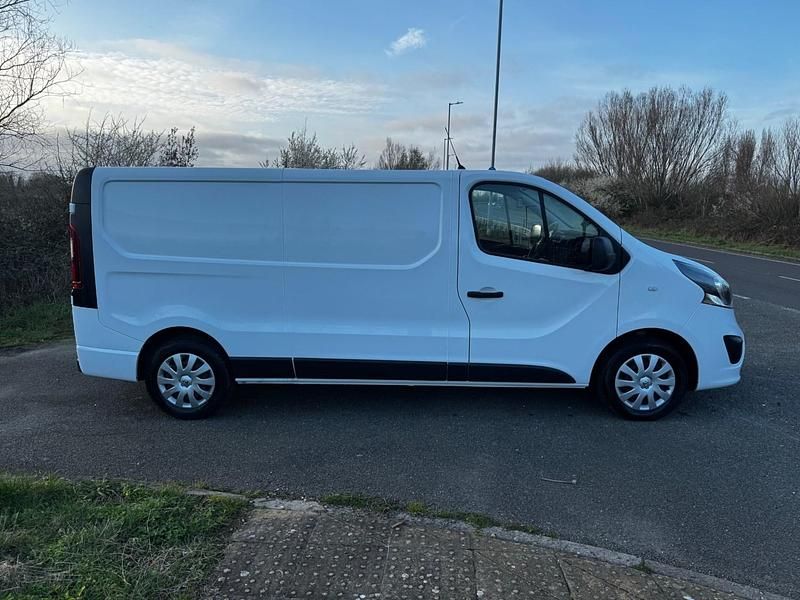 Used Vauxhall Vivaro Sportive 120 HP (88 kW) 2018 White