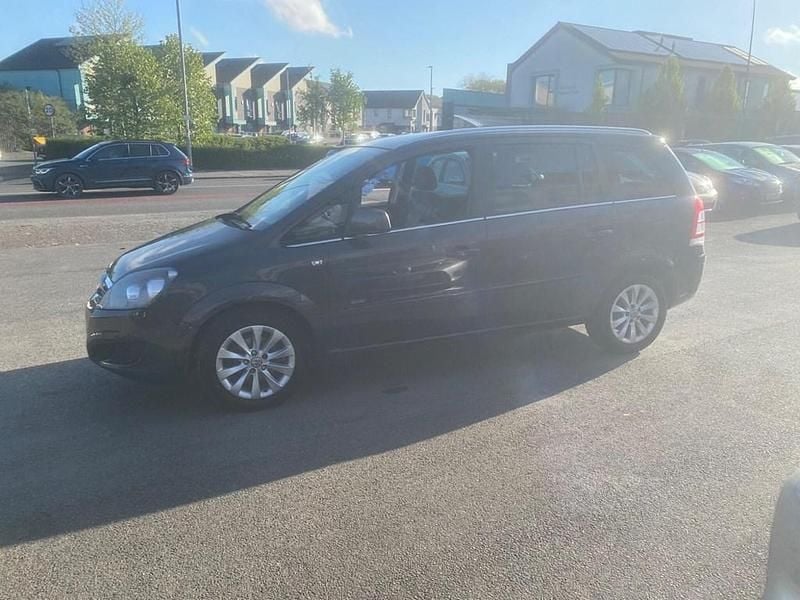 Used Vauxhall Zafira Design Edition 120 HP (88 kW) 2013 Grey MPV